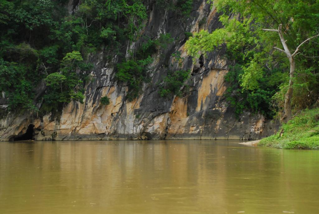 Hoang Nguyen Homestay Ba Be Buitenkant foto